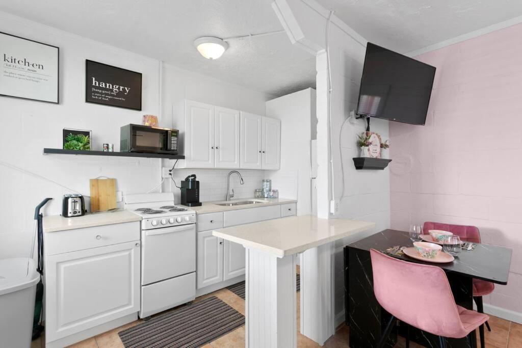 Apartamento The Pink Oasis Waterfront 1 Bed Apt Tampa Exterior foto